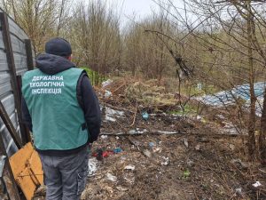 В Запорожье обнаружили мусорную свалку: инспекция направила требование в горсовет