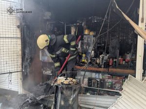 У Запоріжжі загорівся торговельний кіоск: деталі