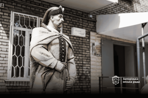 У Запоріжжі відкрили скульптуру «Воїн світла і добра» — символ подяки військовим (ФОТО)