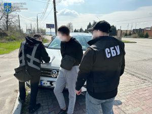 У Запоріжжі чоловік допомагав ухилянтам за гроші: його викрили