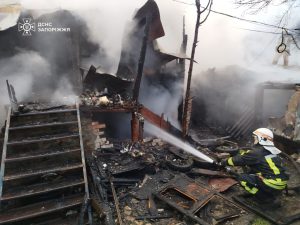 У Запоріжжі сталося шість пожеж: рятувальники евакуювали трьох людей (ФОТО)