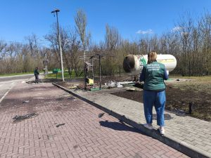 Запорожские экологи показали, как выглядит заправка после атаки дрона (ФОТО)