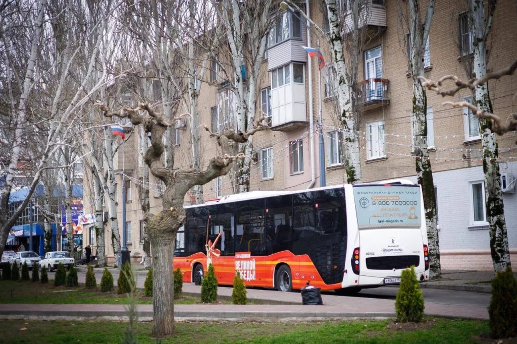 На тимчасово окупованій території Запорізької області курсують "брендовані" автобуси до 9 травня, коли в Росії відзначають День Перемоги.