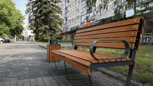 Прогулянки проспектом у Запоріжжі стали зручнішими: встановили нові лавки та урни