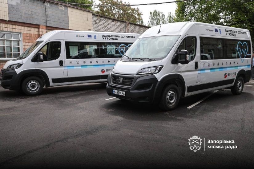 Запорожские больницы получили спецавтомобили для паллиативной помощи