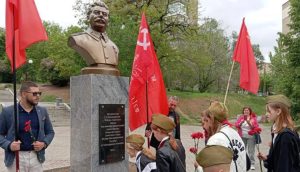 В центре оккупированного Мелитополя установили бюст Сталину