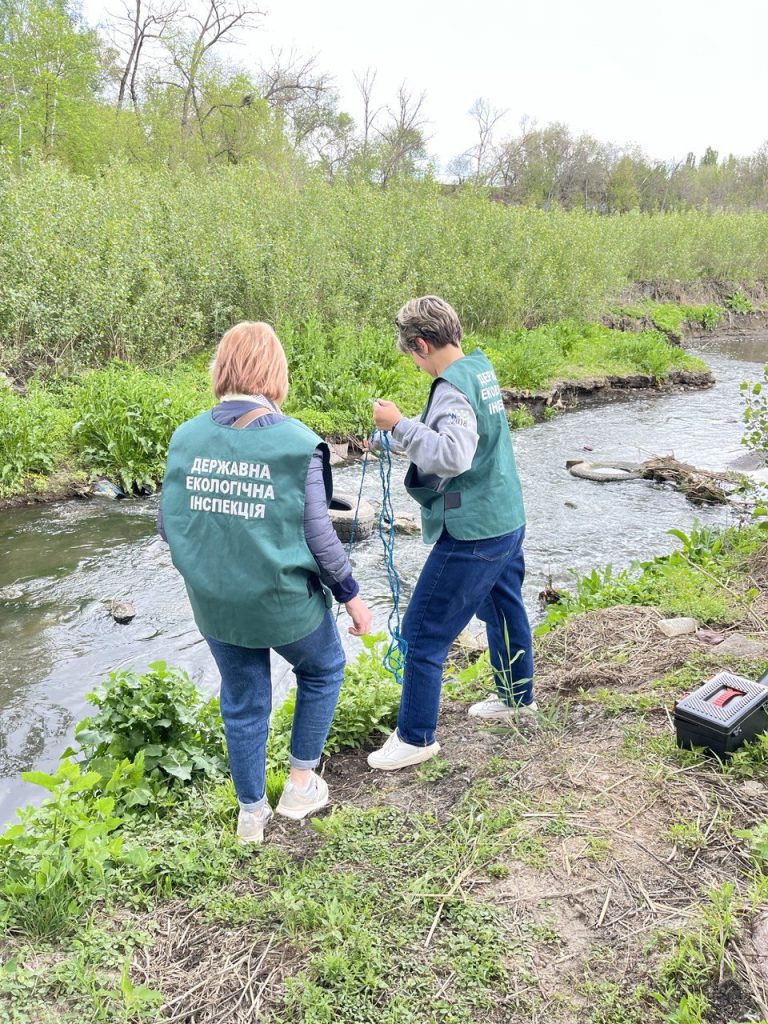 У річці Мокра Московка в Запоріжжі виявили забруднення нафтопродуктами