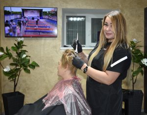 З мами — в підприємниці: запоріжанка відкрила салон за грантові кошти