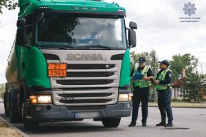 Взрывчатые материалы, кислоты, газы: на дорогах Запорожья проверяют грузовики