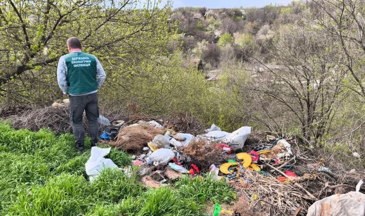 У Запоріжжі зону відпочинку завалили сміттям