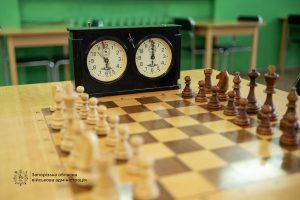 Ветерани в Запоріжжі можуть безкоштовно займатися шахами: як записатися