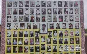 На Тернопільщині житель Запорізької області пошкодив плакат героям Небесної Сотні (ФОТО)
