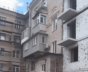 В центре Запорожья восстанавливают многоэтажку на проспекте Соборном: что уже сделали