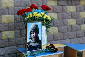 У запорізькій гімназії відкрили дошку памʼяті загиблому воїну (ФОТО)