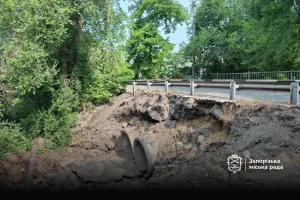 У Запоріжжі ремонтують аварійну дамбу на вулиці Котляревського (ФОТО) 