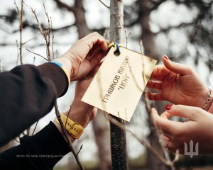 “Найяскравіша зірка – це наш Вітя”: як мати загиблого військового відновлюється та зберігає пам’ять про сина