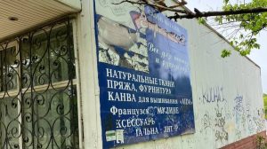 Зовнішній вигляд міста оновлюють: у Запоріжжі прибрали російськомовну рекламу (ФОТО)