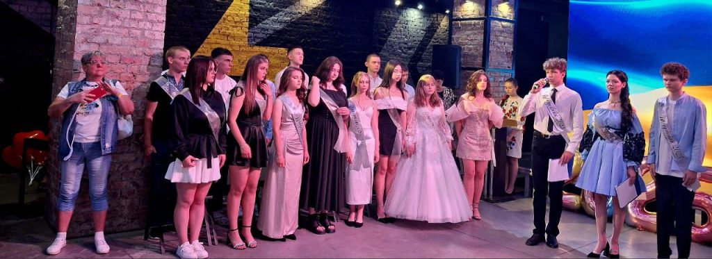 У Незламному хабі провели випускний для учнів Комишуваської громади
