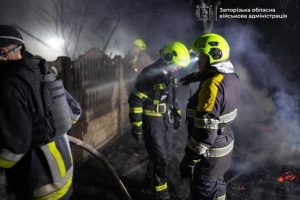 Пожар в доме: что известно о ночных взрывах в Запорожье