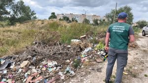 У Запоріжжі виявили сміттєзвалище площею 36 м²: сміття й пластик просто неба