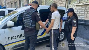 У Запоріжжі затримали грабіжника, який напав на перехожого