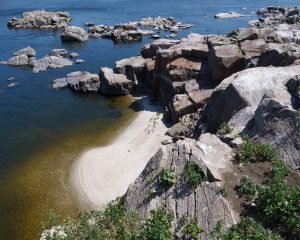 Після десятиліть під водою: у Запоріжжі досліджують стародавні артефакти
