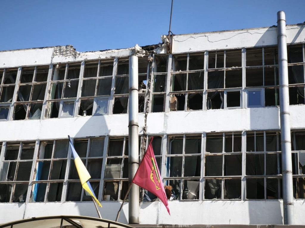 Как выглядит предприятие после ночного обстрела Запорожья (ФОТО)