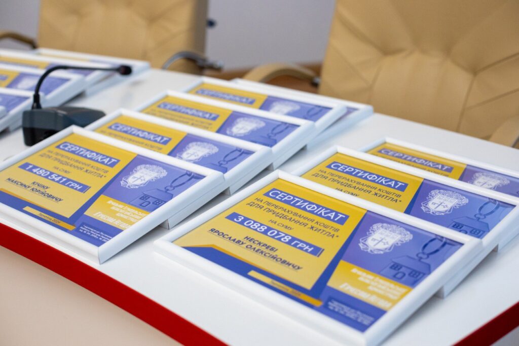 Ветерани Запорізької області отримали сертифікати на житло