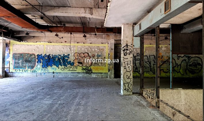 Как выглядит заброшенный ресторан «Россия» в Запорожье (ФОТОРЕПОРТАЖ)