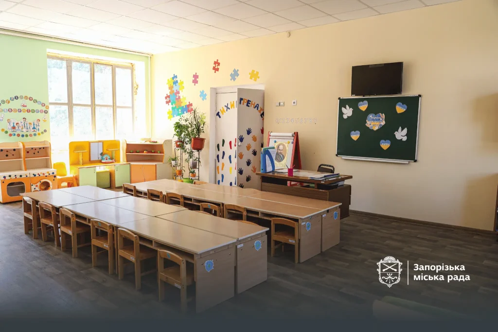 Ремонт дитсадка у Запоріжжі після пошкоджень від обстрілів