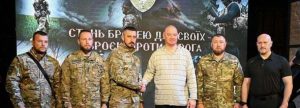 «Квартал 95» провел концерт для полицейских и передал дрон «Вампир» в Запорожье