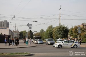 Де зупиняється транспорт під час хвилини мовчання у Запоріжжі: перелік місць