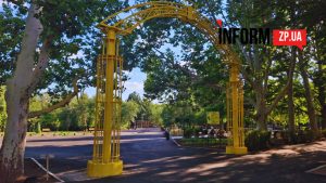Нові дитячі зони та висаджені дерева: як виглядає оновлений парк у Запоріжжі (ФОТО)