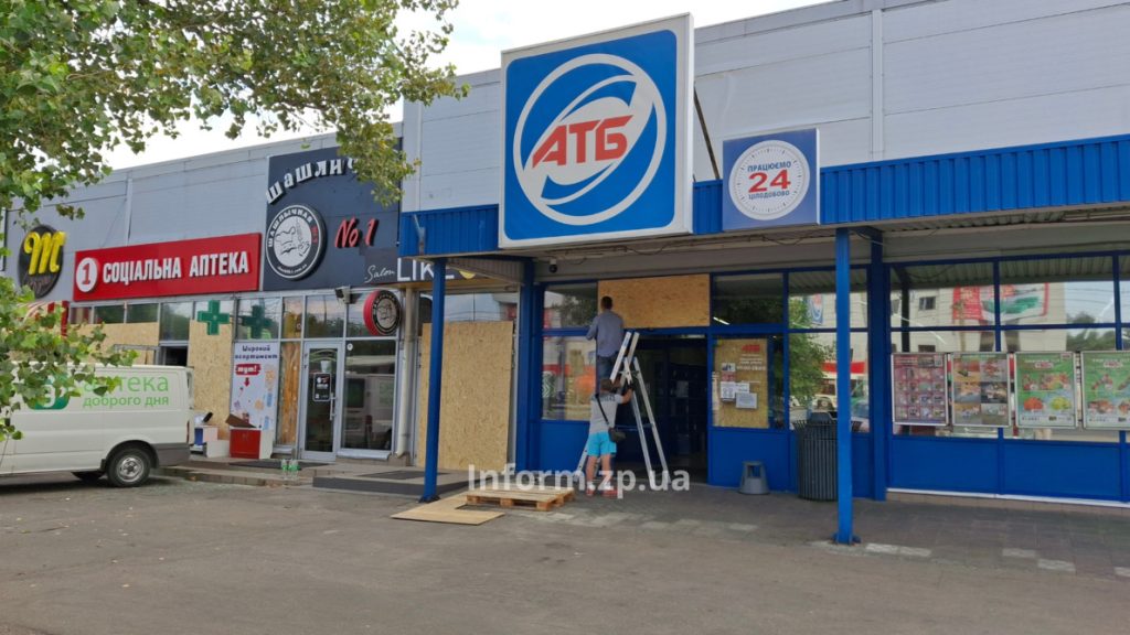 Как выглядел запорожский автовокзал до и после обстрела (ФОТО)