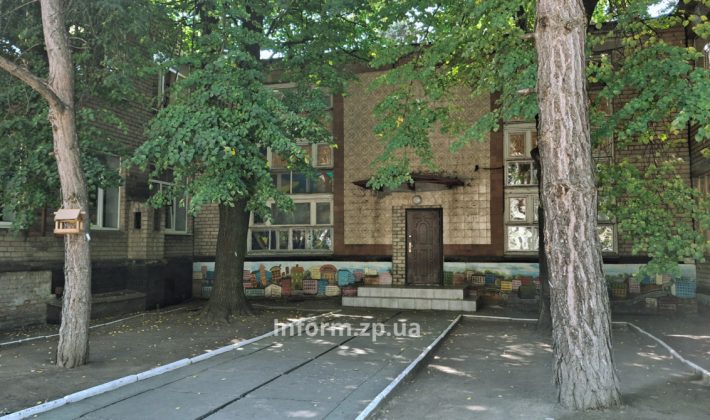 «Мягкие окна» и новый формат: в Запорожье восстановили поврежденный после обстрела детсад (ФОТО)