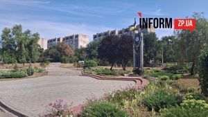 Поваленные деревья и высохшее озеро: как выглядит самый большой парк Победы в Запорожье (ФОТО)