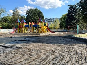 В Запорожье на Бабурке строят новые площадки (ФОТО)