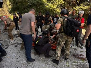 Патрульні показали перші хвилини після ракетного удару по Запоріжжю 18 серпня (ВІДЕО)