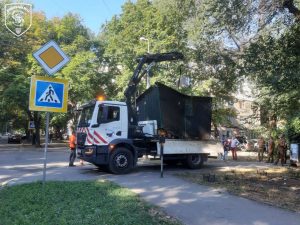 У Запоріжжі демонтували металеву «клітку»: подробиці