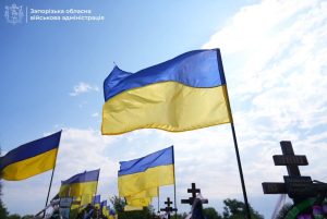 На щиті: у Запоріжжі попрощалися з 19 невідомими військовими (ФОТО)