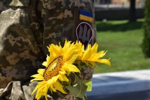 Аллеи, мемориалы, онлайн-книги: как в Запорожье чествуют погибших защитников Украины