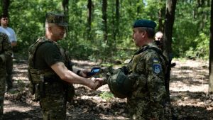 Запорізький офіцер отримав відзнаку від Головнокомандувача ЗСУ