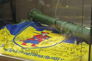 «Непокоренные под Покровом»: в Запорожье открыли выставку ко Дню защитников и защитниц Украины