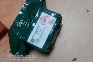 На в’їзді до Запоріжжя спіймали чоловіка з повним рюкзаком, повним вибухівки