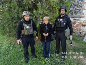 На Запоріжжі 67-річна жінка врятувалась від дронів разом із котом