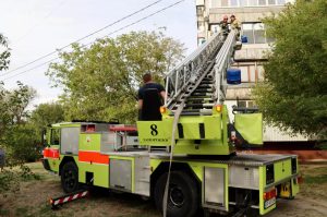 Пожежа у квартирі на п’ятому поверсі: у Запоріжжі врятували 75-річну жінку
