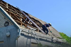 У Запоріжжі ліквідують наслідки російської атаки: що вже зроблено