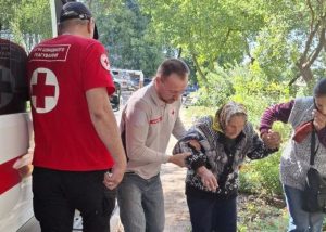В Запорожье эвакуировали пожилую женщину и ее односельчанку
