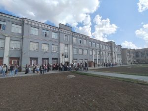 В Запорожье сообщили о минировании гимназии: детей эвакуировали