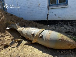«За 400 метров от моего дома — неразорвавшаяся авиабомба»: в Запорожье упала авиационная бомба